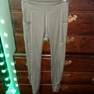 Stylish Tan Leggings with Pockets